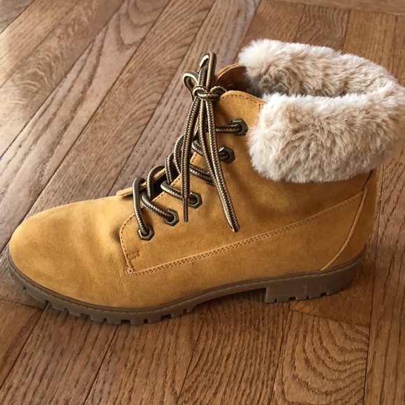 Women’s boots size 8m - Picture 5 of 10